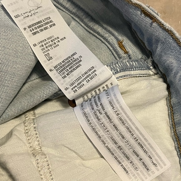 Abercrombie Curve Love Ultra High Rise Ankle Straight Jean in Light 33 / 16 - Picture 15 of 16